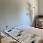 Center Square Apartment *