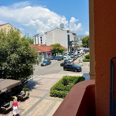 Apartment Center Square *