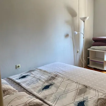 Center Square Apartment *