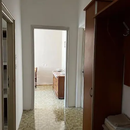 Apartment Center Square